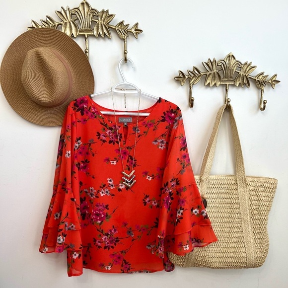 laura Tops - 🪸🌺Coral floral belle sleeve top L